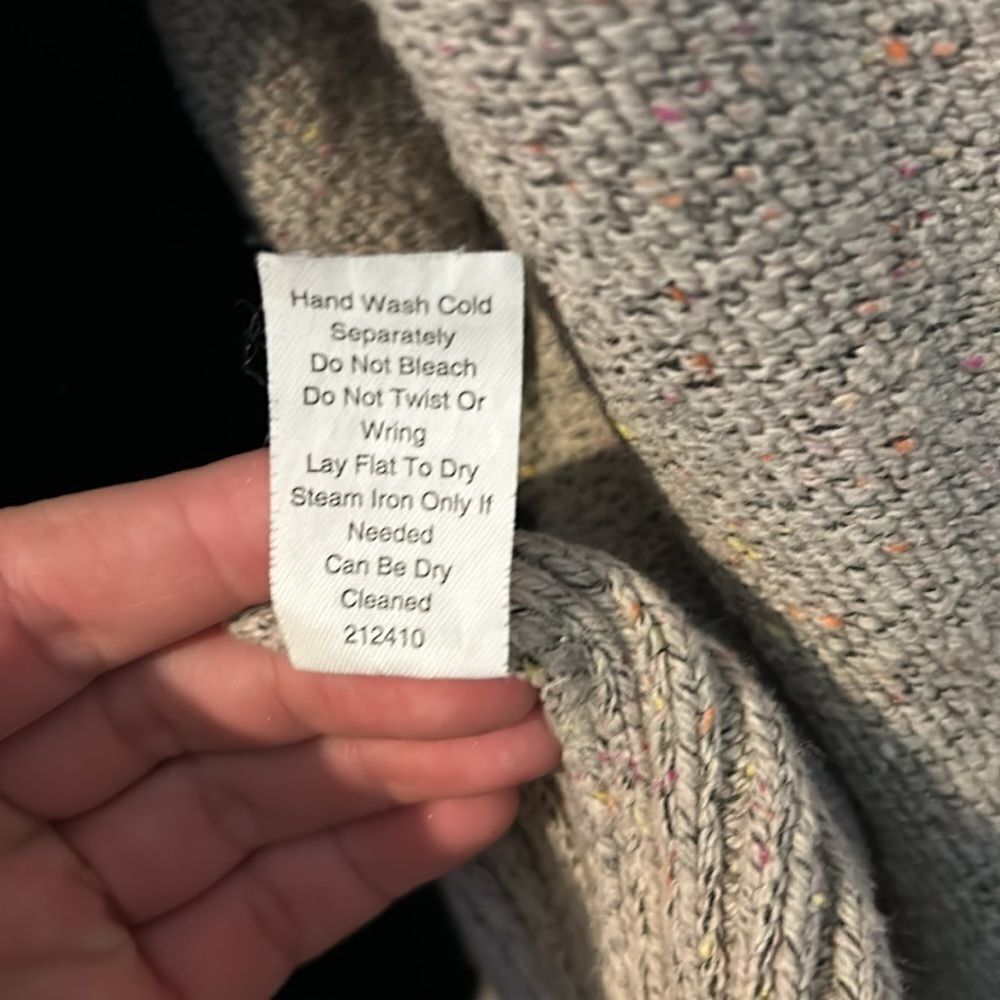 Cabi XS sweater cardigan style #900   B - Picture 7 of 10